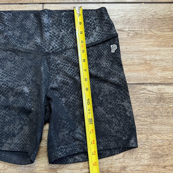 PINK Victoria's Secret Ultimate Black Snakeskin Shorts Size Medium Pink Active - Picture 9 of 11